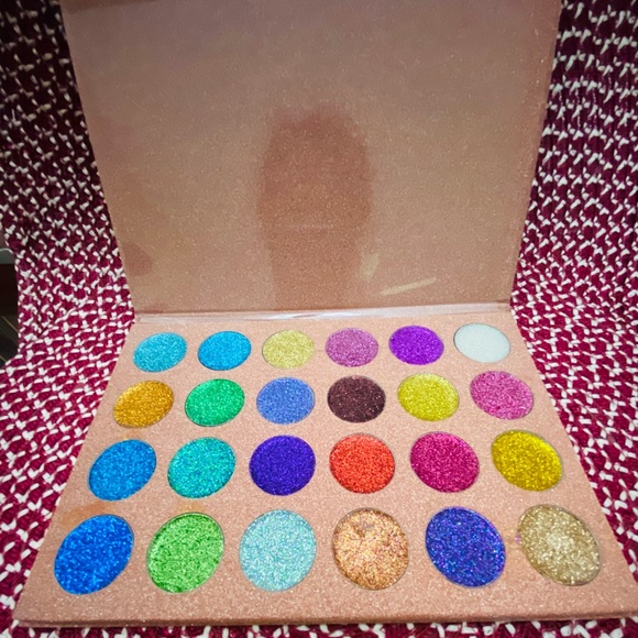 CLEOF Cosmetics - Picture 2 of 3